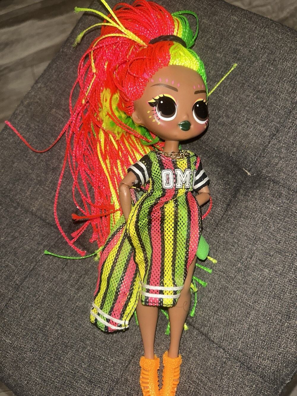 LOL Surprise OMG Queens Sways Fashion Doll Neon Hair
